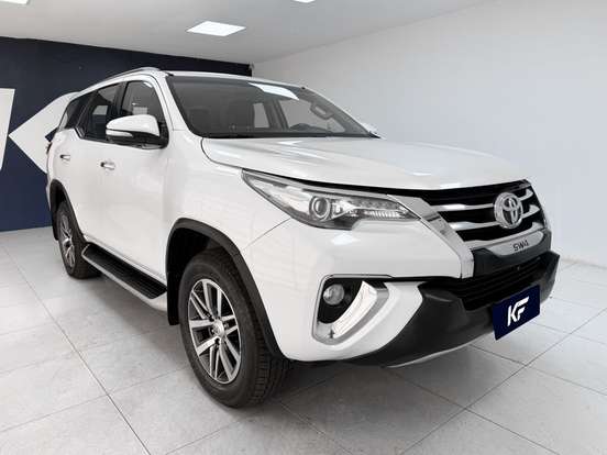 TOYOTA-HILUX SW4-2.8 SRX 4X4 7 LUGARES 16V TURBO INTERCOOLER DIESEL 4P AUTOMÁTICO TOYOTA-HILUX SW4-2016