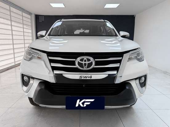 TOYOTA-HILUX SW4-2.8 SRX 4X4 7 LUGARES 16V TURBO INTERCOOLER DIESEL 4P AUTOMÁTICO TOYOTA-HILUX SW4-2016