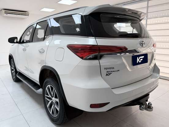 TOYOTA-HILUX SW4-2016