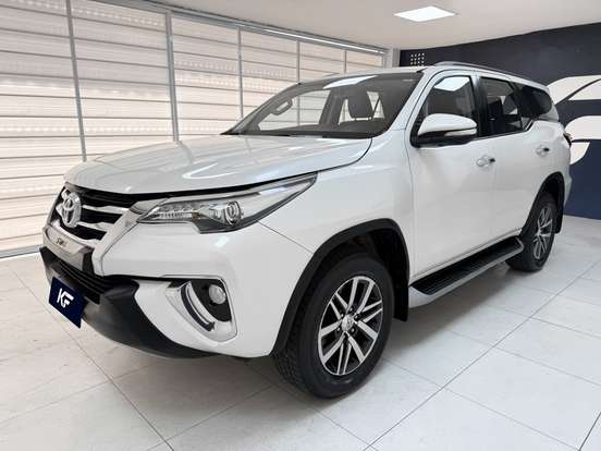 TOYOTA-HILUX SW4-2016
