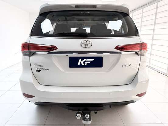 TOYOTA-HILUX SW4-2016