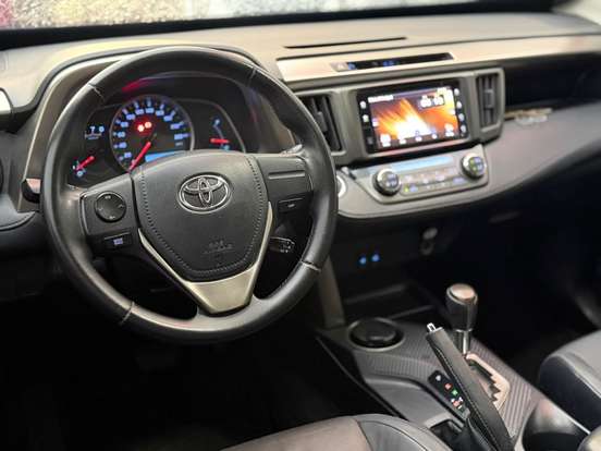 TOYOTA-RAV4-2015