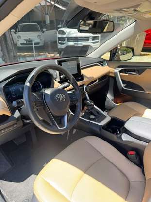 TOYOTA-RAV4-2024