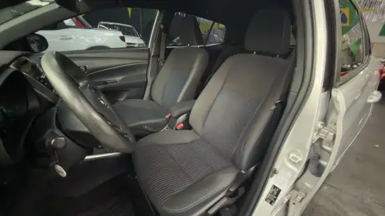 TOYOTA-YARIS-2019