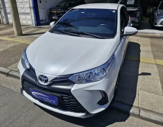 TOYOTA-YARIS-2025