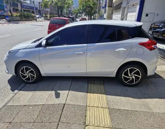 TOYOTA-YARIS-2025