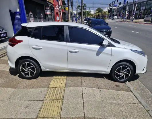 TOYOTA-YARIS-2025