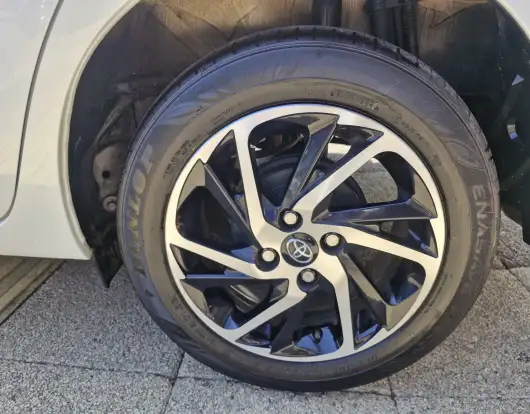 TOYOTA-YARIS-2025