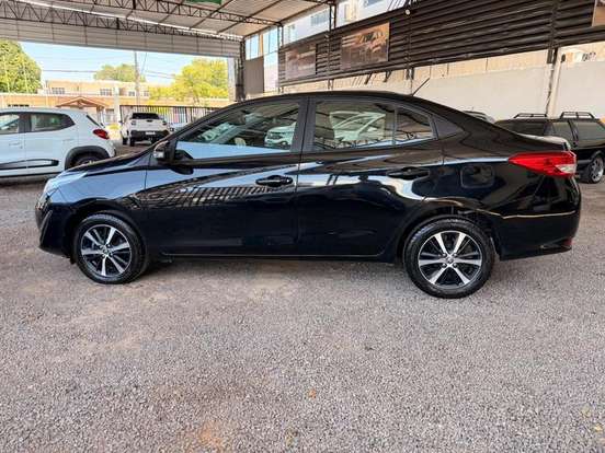 TOYOTA-YARIS-2019