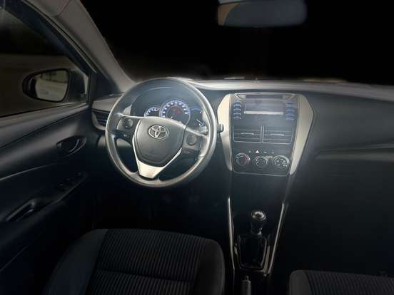 TOYOTA-YARIS-2019