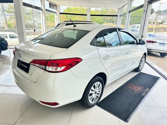TOYOTA-YARIS-2019