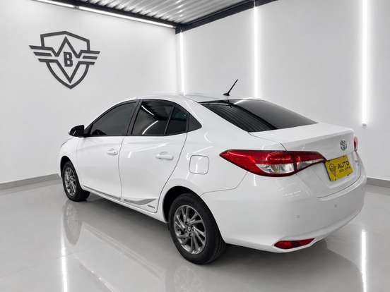 TOYOTA-YARIS-2023