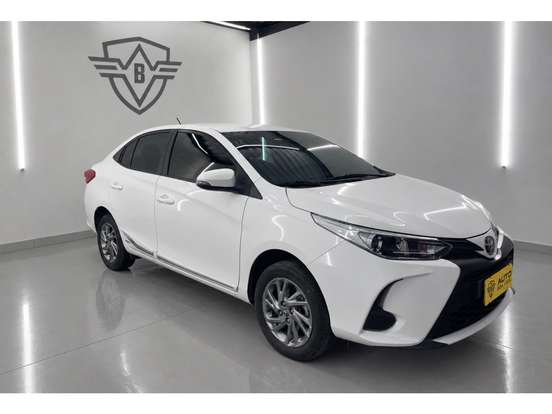 TOYOTA-YARIS-2023