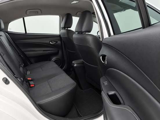 TOYOTA-YARIS-2023
