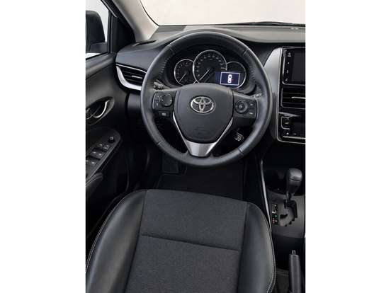 TOYOTA-YARIS-2023
