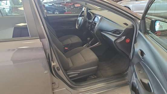 TOYOTA-YARIS-2024