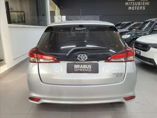 TOYOTA-YARIS-2023