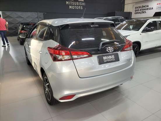 TOYOTA-YARIS-2023