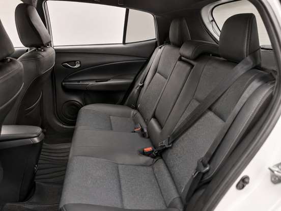 TOYOTA-YARIS-2024