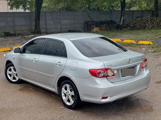 TOYOTA-COROLLA-2011