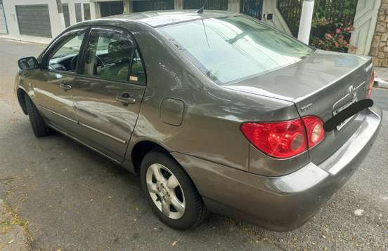 TOYOTA-COROLLA-2005