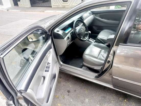 TOYOTA-COROLLA-2005