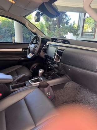 TOYOTA-HILUX-2.8 D-4D TURBO DIESEL CD SRX 4X4 AUTOMÁTICO TOYOTA-HILUX-2022
