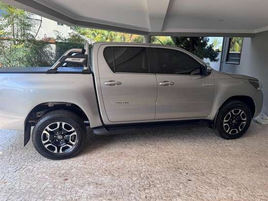 TOYOTA-HILUX-2022