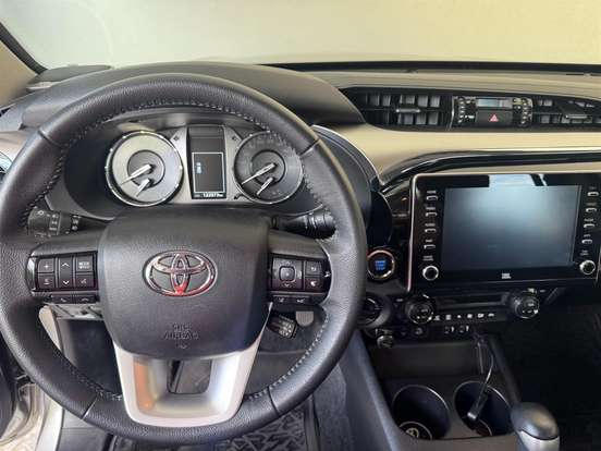 TOYOTA-HILUX-2.8 D-4D TURBO DIESEL CD SRX 4X4 AUTOMÁTICO TOYOTA-HILUX-2022