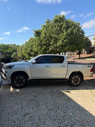 TOYOTA HILUX 2.8 D-4D TURBO DIESEL CD SRX LIMITED 4X4 AUTOMÁTICO