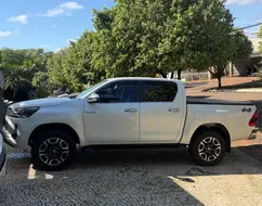 TOYOTA HILUX 2.8 D-4D TURBO DIESEL CD SRX LIMITED 4X4 AUTOMÁTICO TOYOTA HILUX 2.8 D-4D TURBO DIESEL CD SRX LIMITED 4X4 AUTOMÁTICO