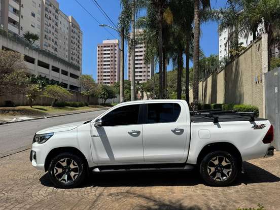 TOYOTA-HILUX-2.8 SRX 4X4 CD 16V DIESEL 4P AUTOMÁTICO TOYOTA-HILUX-2018