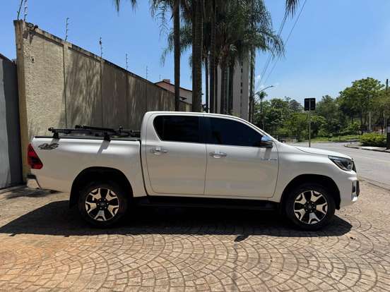 TOYOTA-HILUX-2018