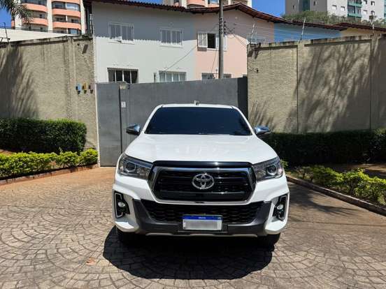 TOYOTA-HILUX-2018