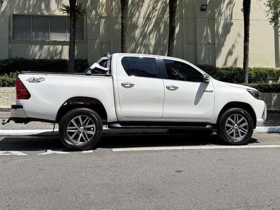 TOYOTA-HILUX-2017