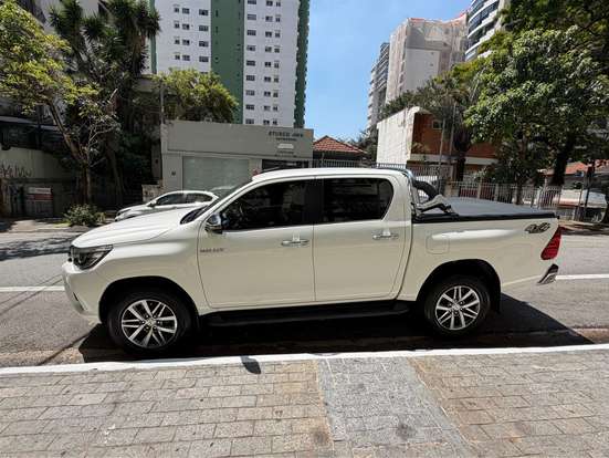 TOYOTA-HILUX-2017