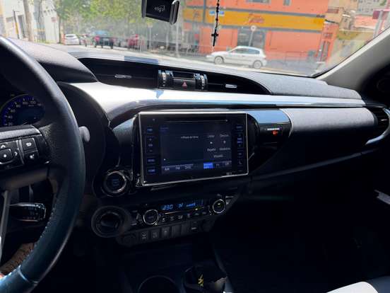 TOYOTA-HILUX-2017