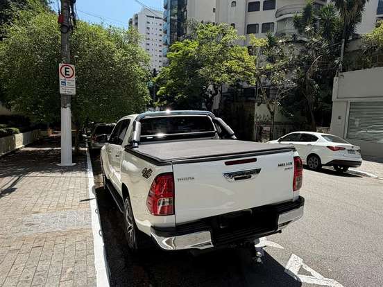 TOYOTA-HILUX-2.8 SRX 4X4 CD 16V DIESEL 4P AUTOMÁTICO TOYOTA-HILUX-2017