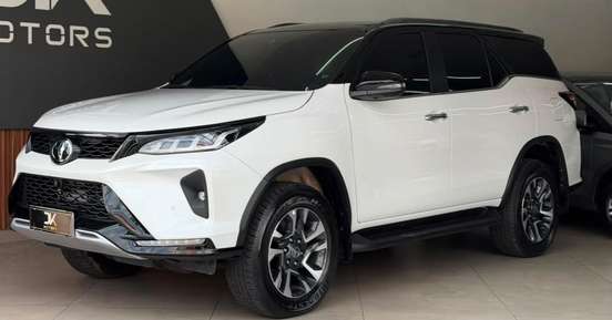 TOYOTA-HILUX SW4-2025