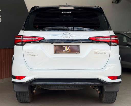TOYOTA-HILUX SW4-2025