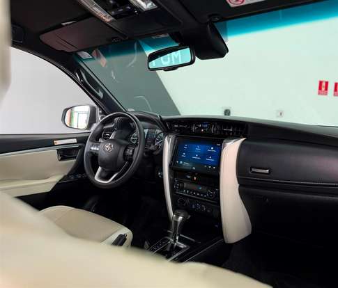 TOYOTA-HILUX SW4-2025