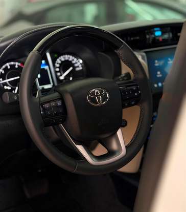 TOYOTA-HILUX SW4-2025