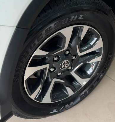 TOYOTA-HILUX SW4-2025