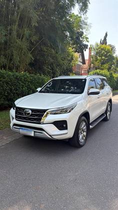 TOYOTA HILUX SW4 2.8 D-4D TURBO DIESEL SRX 7L 4X4 AUTOMÁTICO