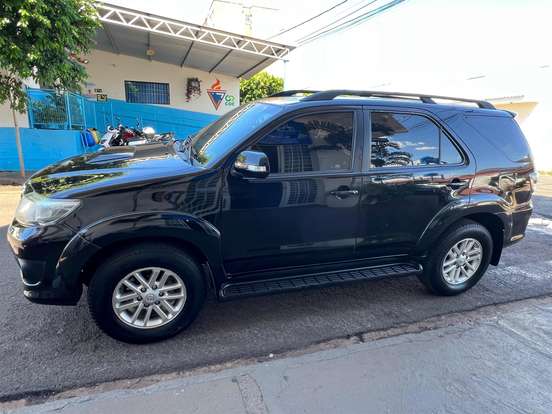 TOYOTA-HILUX SW4-3.0 SRV 4X4 16V TURBO INTERCOOLER DIESEL 4P AUTOMÁTICO TOYOTA-HILUX SW4-2015