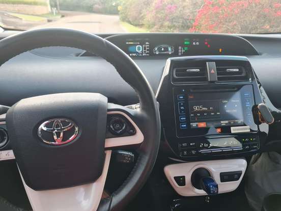 TOYOTA-PRIUS-2018