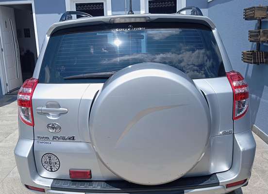 TOYOTA-RAV4-2010