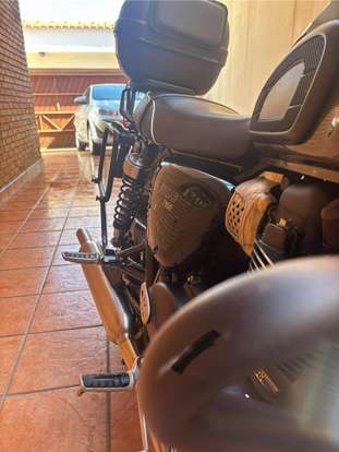 TRIUMPH-BONNEVILLE T100 900-2023