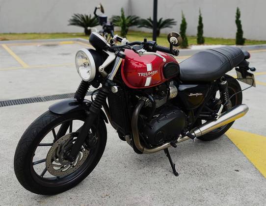 TRIUMPH STREET TWIN 