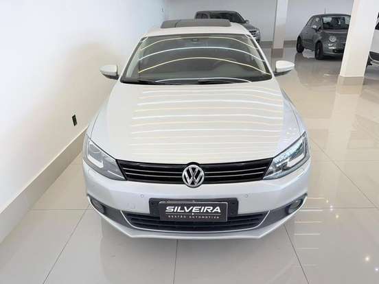 VOLKSWAGEN-JETTA-2013